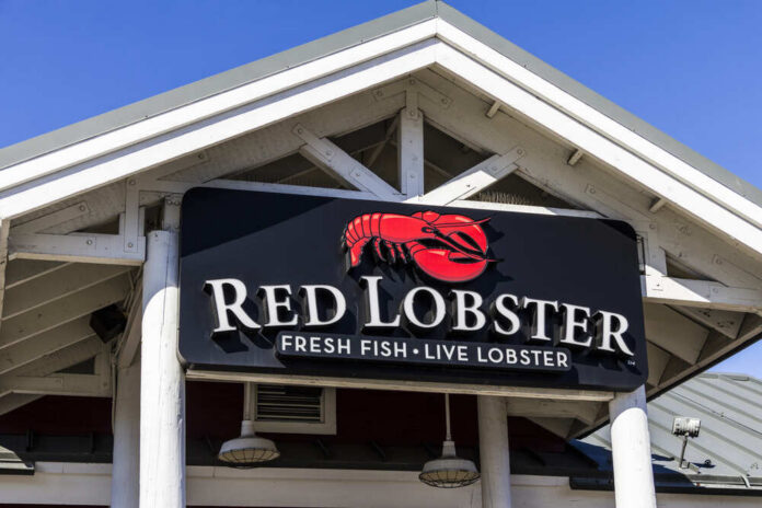Sign for Red Lobster restaurant displaying fresh fish and live lobster