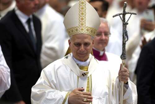 Vatican,City,,Italy,June,15,,2025:,Pope,Leo,Xiv,Greets Pope Leo XIV